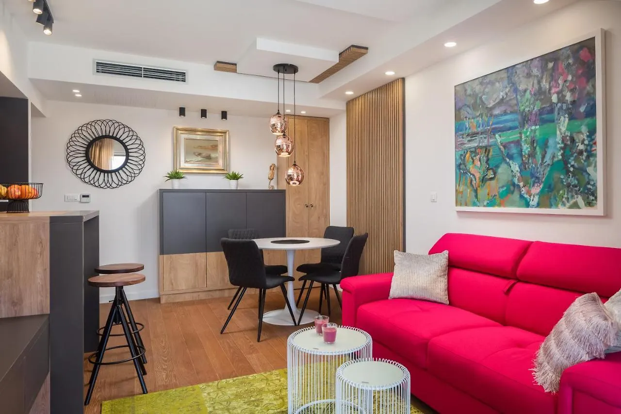 V Luxury Apartment Split 0*,